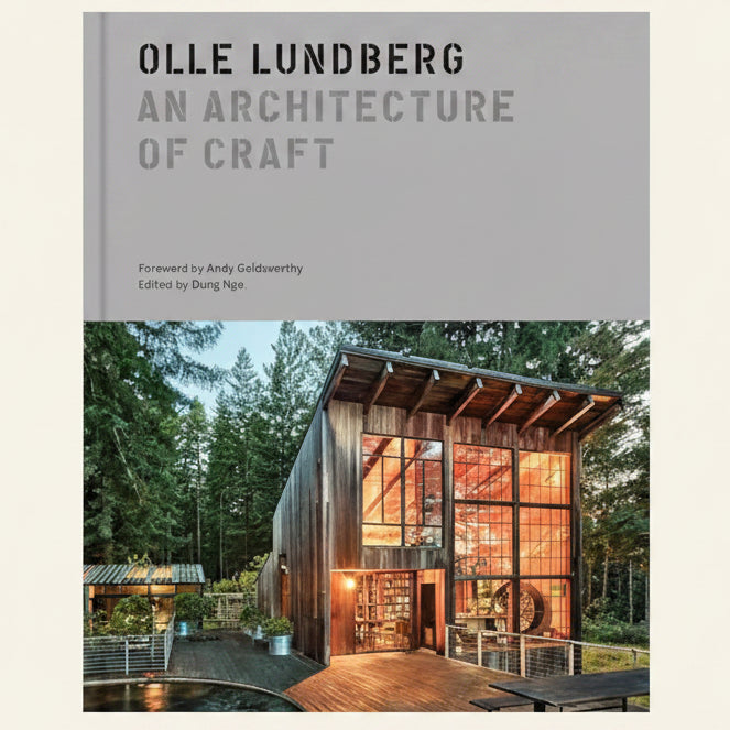 Book cover of 'An Architecture of Craft' by Olle Lundberg with a photograph of a modern wooden house.